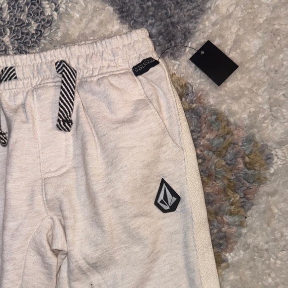 Volcom Set - Picture 5 of 8